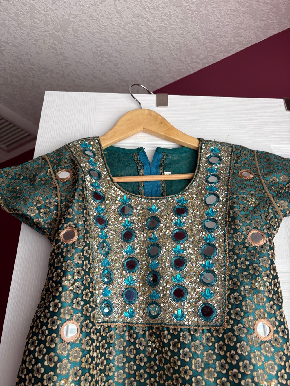 indian kurta and pants set - Picture 13 of 14